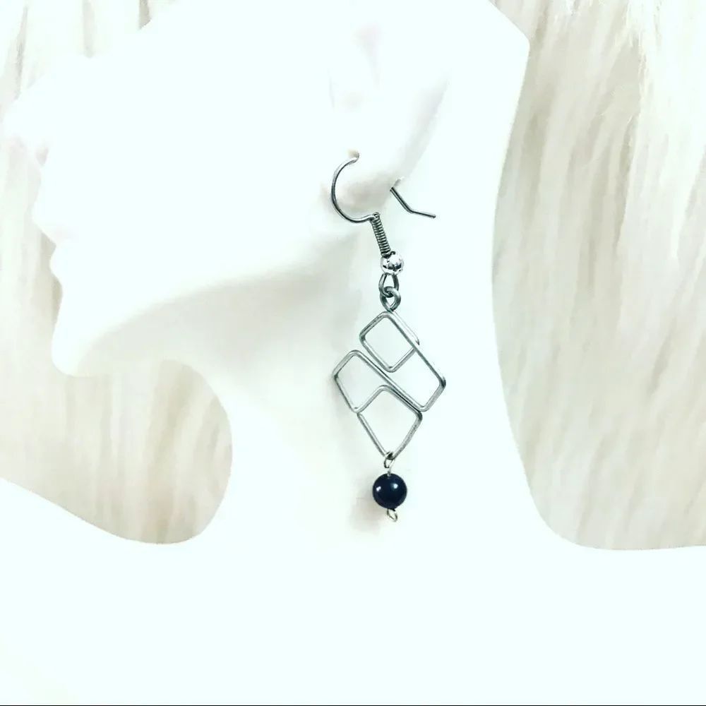 Square wire dangle earrings - Picture 2 of 3